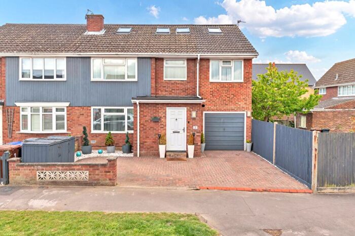 7 Bedroom Semi Detached House For Sale In Poplar Drive, Royston, SG8