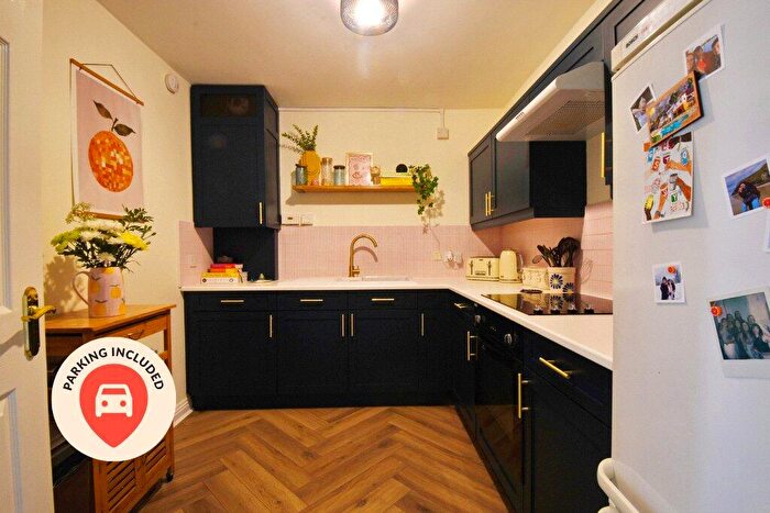 2 Bedroom Apartment To Rent In Hotwell Road, Bristol, Somerset, BS8