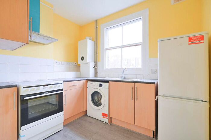 Studio To Rent In Turneville Road, London, W14