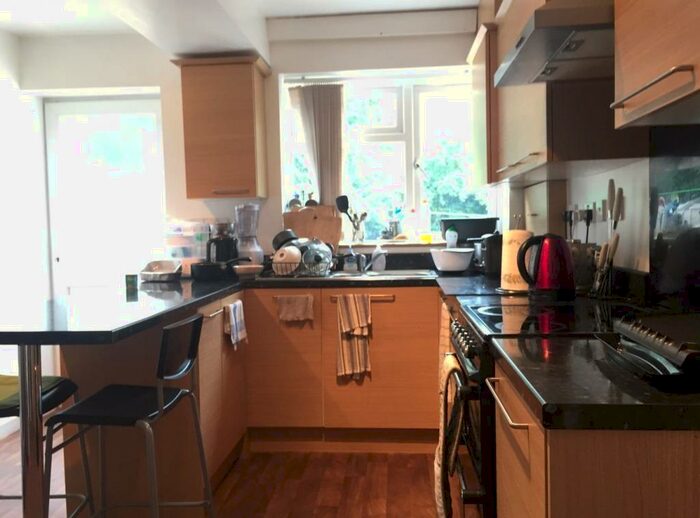 4 Bedroom Semi-Detached House To Rent In Quinton Road, Harborne, Birmingham, B17