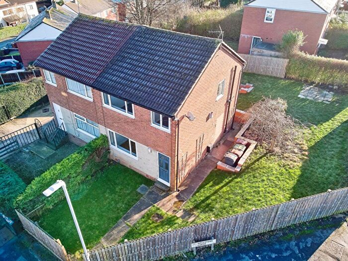 3 Bedroom Semi Detached House For Sale In Wellstone Garth, Leeds, LS13