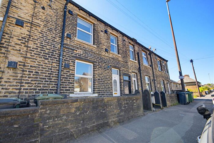 2 Bedroom Terraced House For Sale In New Hey Road, Huddersfield, HD3