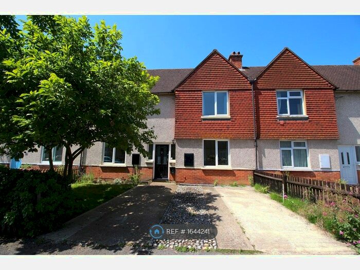 4 Bedroom Terraced House To Rent In Shepherds Hill, Guildford, GU2