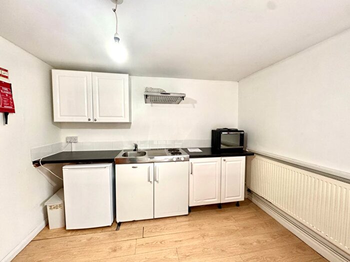 Studio To Rent In Hollopway Road, London, N7