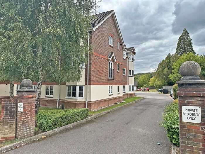2 Bedroom Flat For Sale In London Road, Redhill, RH1