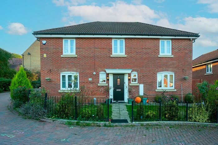 4 Bedroom Detached House To Rent In Harrier Close, Hemel Hempstead, Hertfordshire, HP3