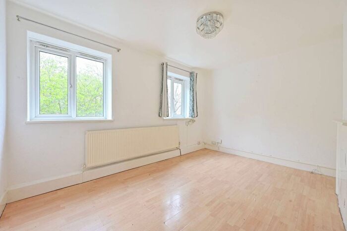 3 Bedroom Flat To Rent In St John's Drive, Earlsfield, London, SW18