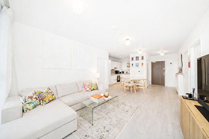 2 Bedroom Flat For Sale In Shearwater Drive, London, NW9