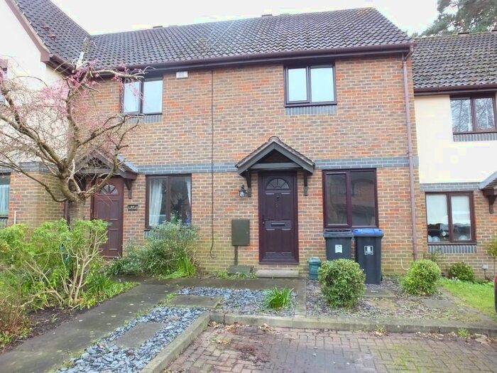 2 Bedroom Property To Rent In Martinsyde, Woking, GU22