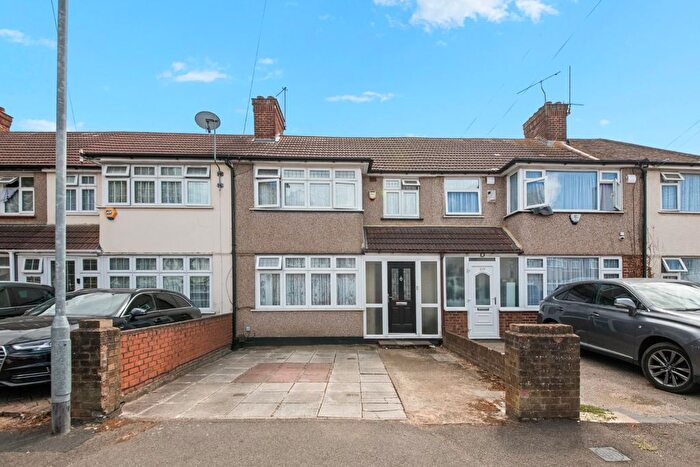 3 Bedroom Property For Sale In Waltham Avenue, Hayes, UB3
