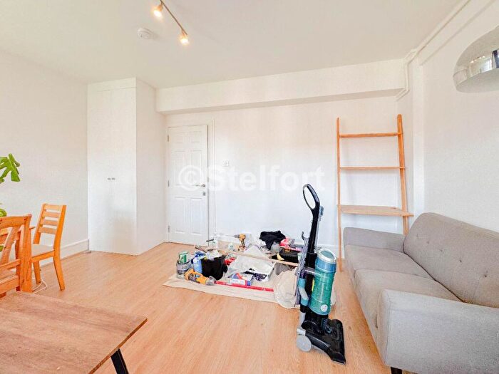 3 Bedroom Flat To Rent In Lorraine Court, Clarence Way, London, NW1