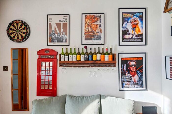 1 Bedroom Flat For Sale In Marjorie Grove, Battersea, SW11