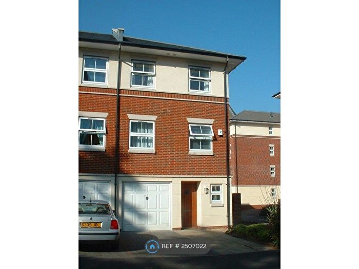 4 Bedroom End Of Terrace House To Rent In Rollesbrook Gardens, Southampton, SO15