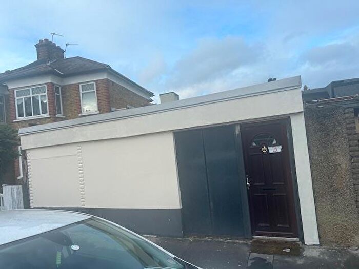 Studio For Sale In Belfast Road, South Norwood, London, SE25
