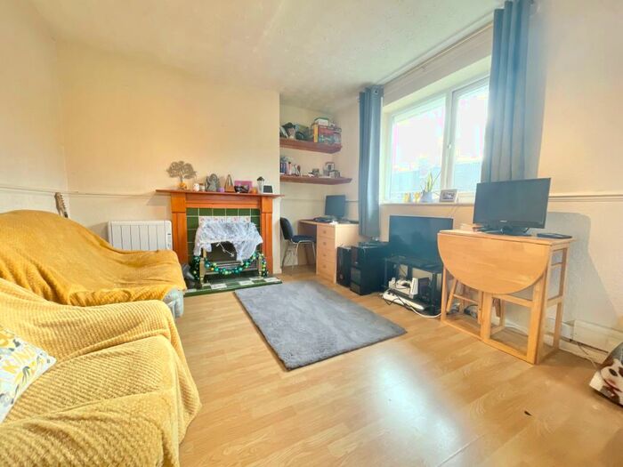2 Bedroom Flat To Rent In Freshfield Close, Norwich, NR4