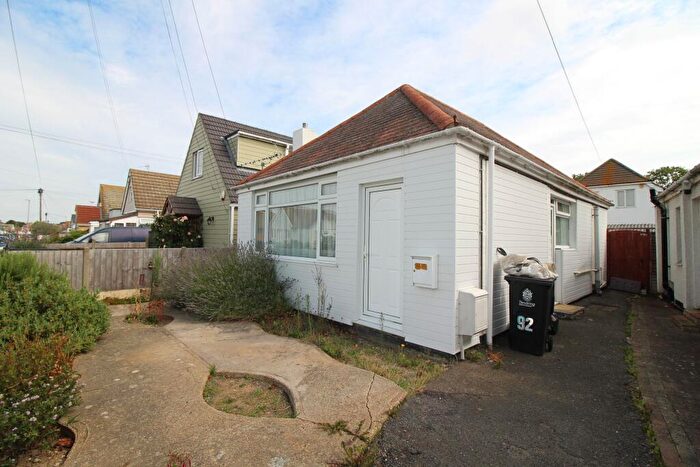 2 Bedroom Chalet To Rent In Golf Green Road, Jaywick, Clacton-on-Sea, CO15