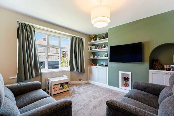 3 Bedroom Semi Detached House For Sale In Gander Green Lane, Sutton, SM1