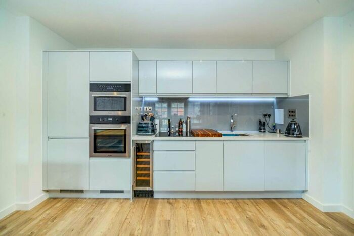 2 Bedroom Flat For Sale In Centric Close, Camden Town, NW1