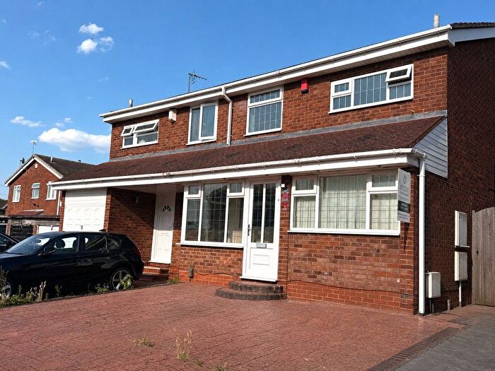 3 Bedroom Semi-Detached House For Sale In Churchill Close, Oldbury, B69