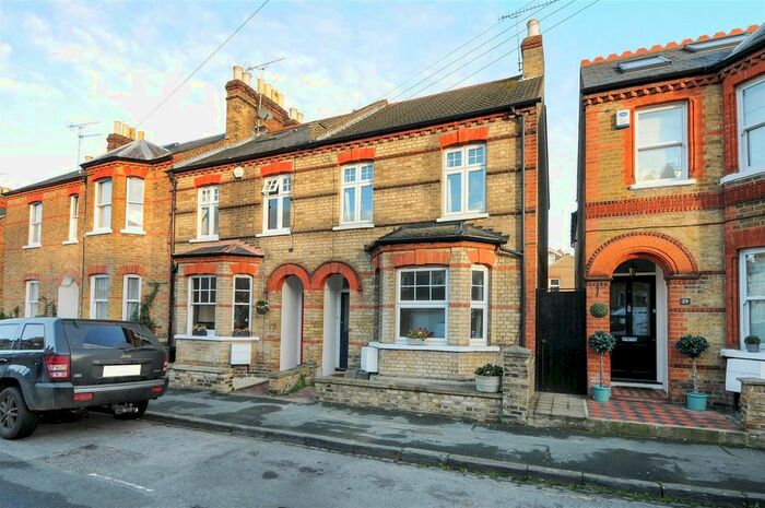 3 Bedroom Semi-Detached House To Rent In Queens Road, Windsor, SL4