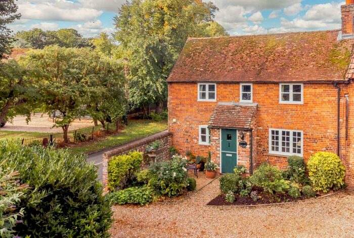 4 Bedroom Semi-Detached House For Sale In Main Street, West Ilsley, Newbury, Berkshire, RG20