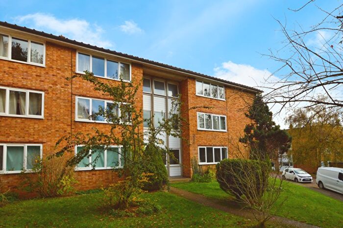 3 Bedroom Flat To Rent In Tudor Road, St Albans, AL3