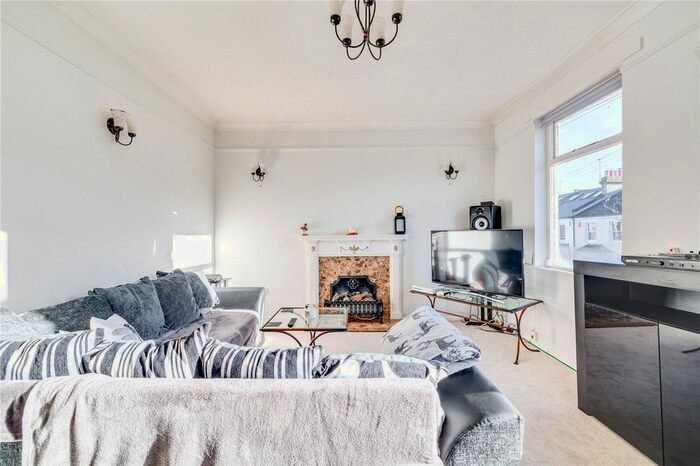 2 Bedroom Flat To Rent In Chaldon Road, London, SW6