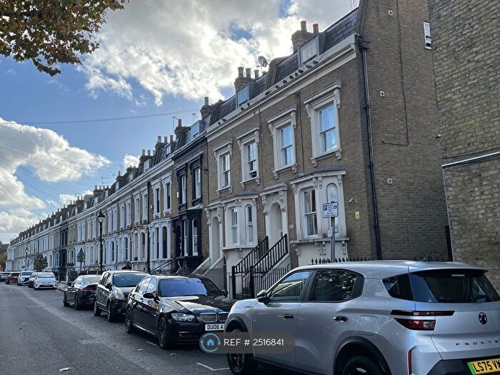 1 Bedroom Flat To Rent In Hamlet Court, London, E3