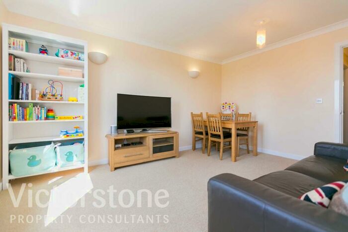 1 Bedroom Apartment To Rent In Painter House, Sidney Street, Aldgate, London, E1