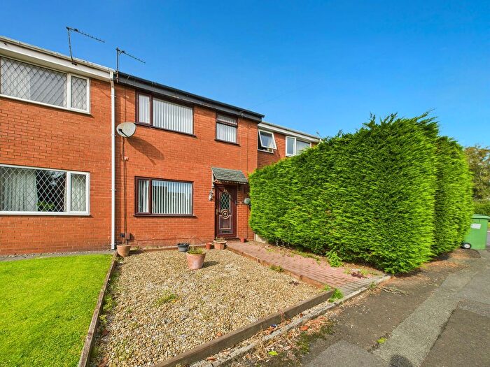 3 Bedroom End Of Terrace House To Rent In Lower Southfield, Westhoughton, BL5
