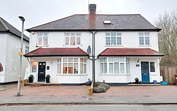 3 Bedroom Semi-detached House For Sale In Hill Crest, Potters Bar, EN6