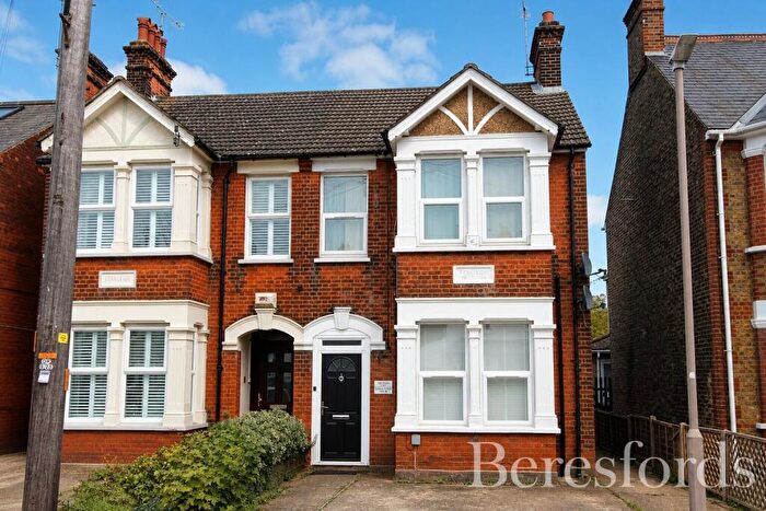 2 Bedroom Apartment To Rent In Robin Hood Road, CM15