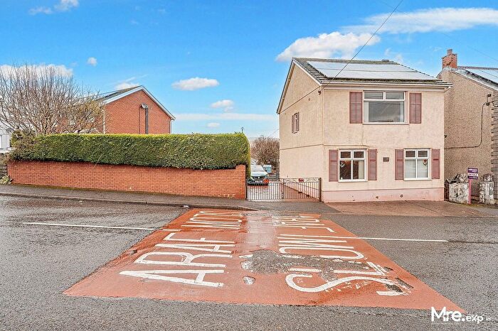 3 Bedroom Detached House For Sale In Gwilym Road, Cwmllynfell, Swansea, SA9