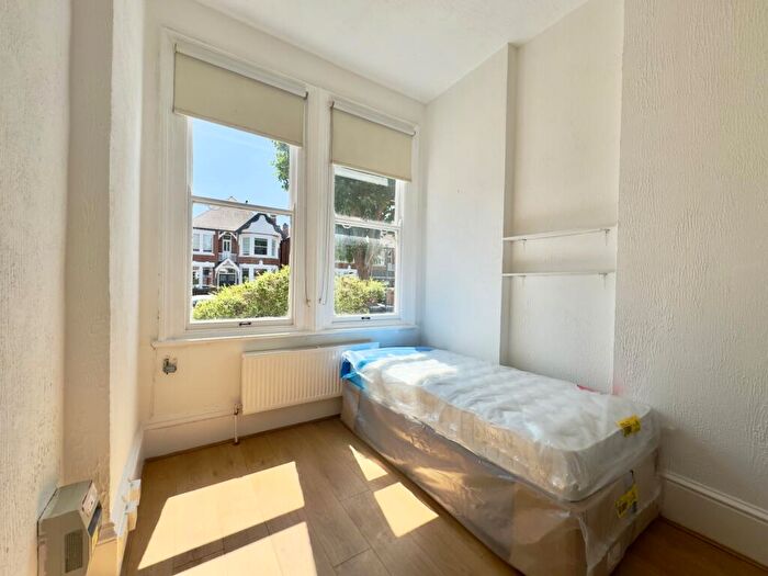 Studio To Rent In Teignmouth Road, Kilburn, NW2