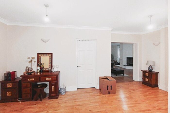 3 Bedroom Flat For Sale In Windsor Court, Moscow Road, W2