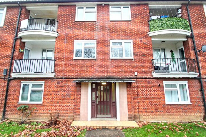 2 Bedroom Flat For Sale In Croft Lodge Close, Woodford Green, IG8