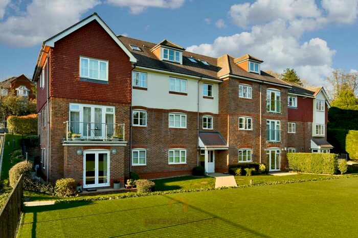 2 Bedroom Flat To Rent In St Monicas Road, Kingswood, KT20