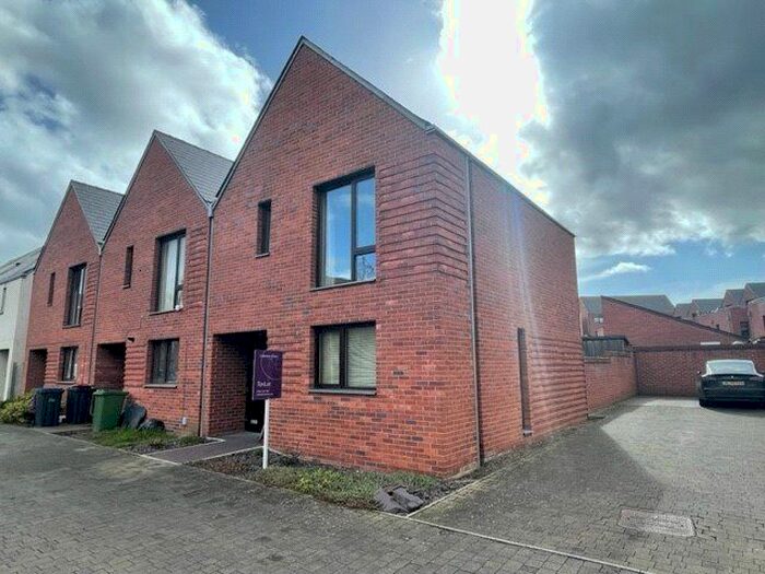 3 Bedroom End Of Terrace House To Rent In Sutherland Close, Ketley, Telford, Shropshire, TF1