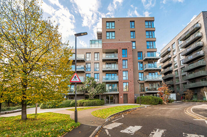 1 Bedroom Apartment For Sale In Devan Grove, London, N4