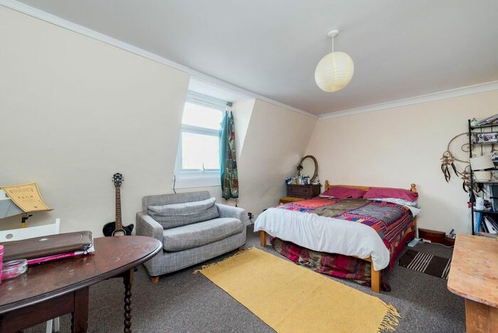 Studio To Rent In Lewisham Way, London, Greater London, SE14