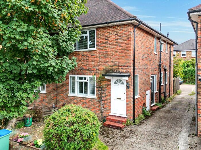 1 Bedroom Flat For Sale In Wolsey Grove, Esher, KT10