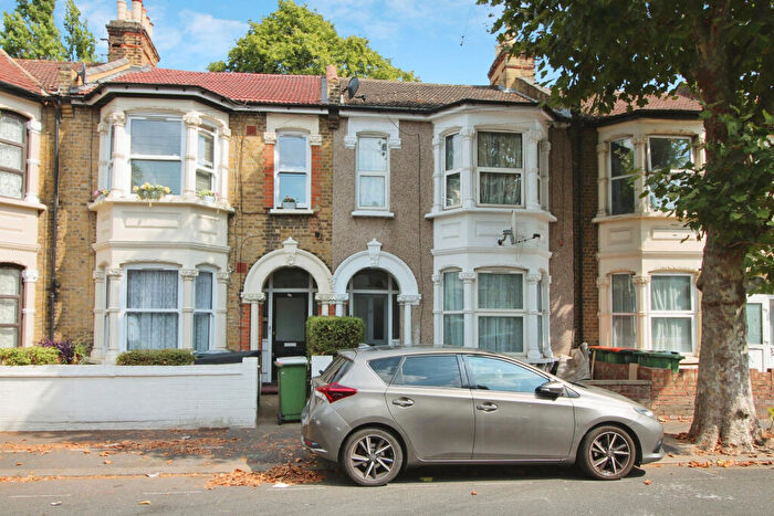 2 Bedroom Flat To Rent In Shrewsbury Road, Forest Gate, E7