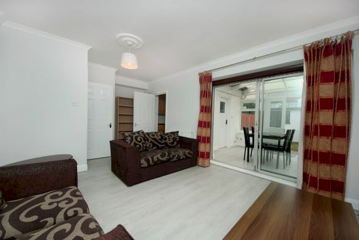 4 Bedroom Terraced House To Rent In Court Way, London, W3