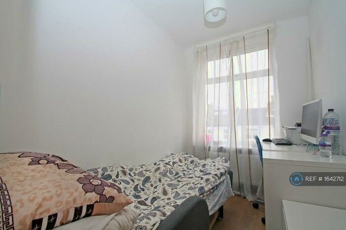 3 Bedroom Terraced House To Rent In Beauchamp Road, London, SE19