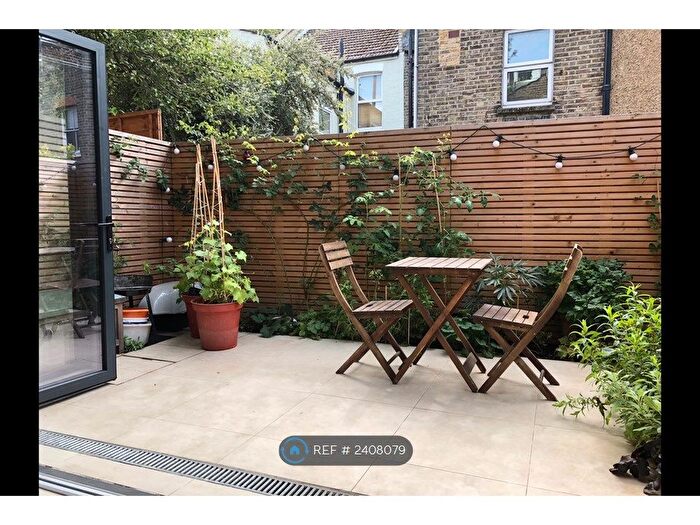 2 Bedroom Flat To Rent In Beryl Road, London, W6