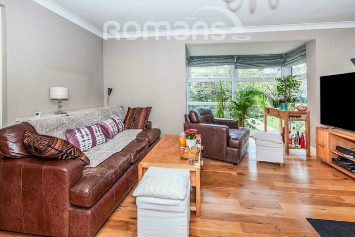 2 Bedroom Apartment To Rent In Fountain Gardens, SL4