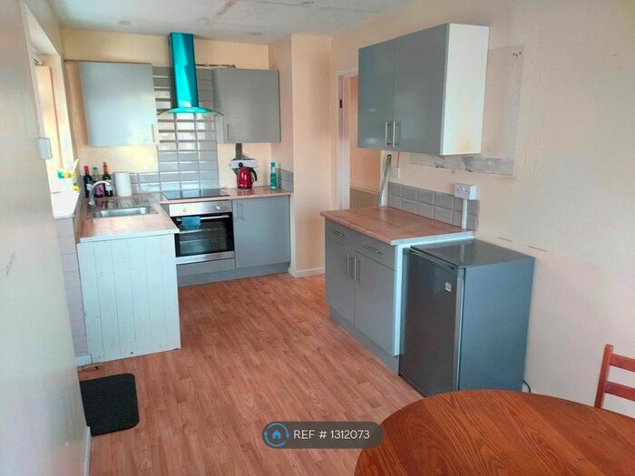 2 Bedroom Bungalow To Rent In Greenfield Road, Blackpool FY5