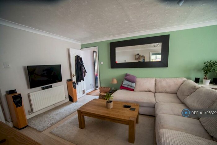 2 Bedroom Maisonette To Rent In Shereway, Aylesbury, HP19