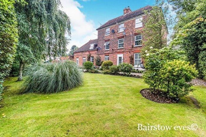 2 Bedroom Flat To Rent In Palmers Hill, Epping, CM16