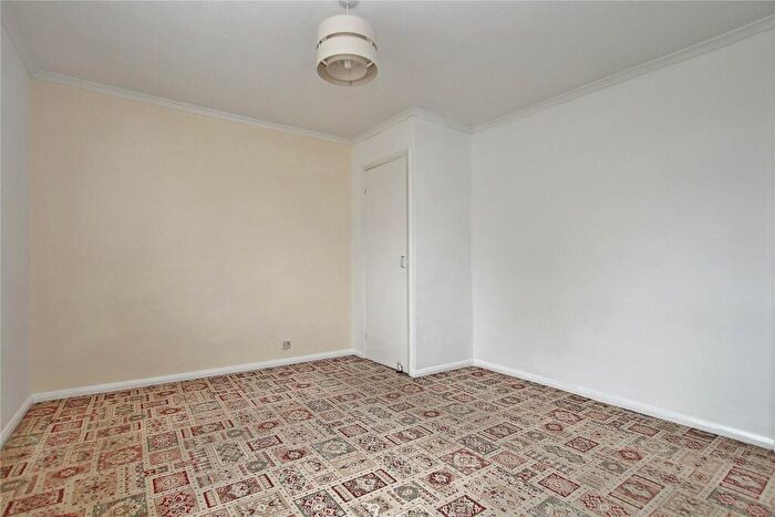 3 Bedroom Terraced House For Sale In Hazelwood Road, Knaphill, Woking, Surrey, GU21